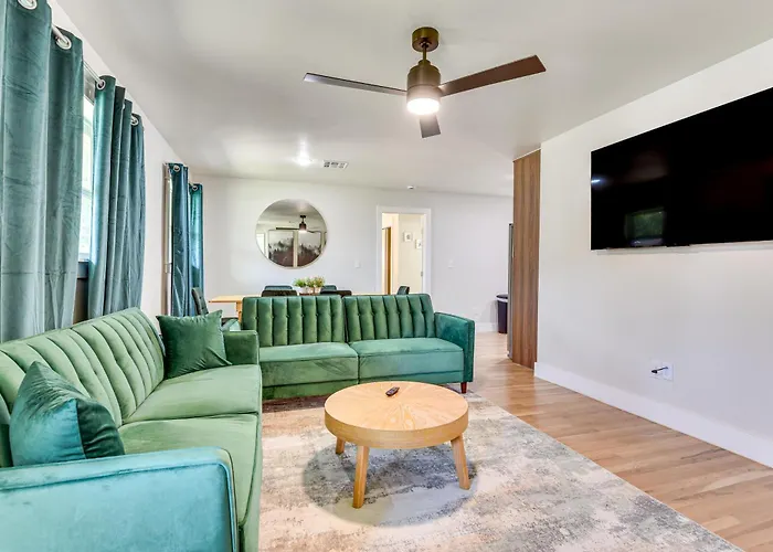 12 Mi To Bok Center: Pet-friendly W/ Yard! *
