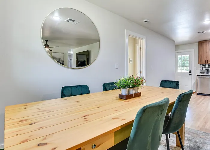 Holiday home 12 Mi To Bok Center: Pet-friendly W/ Yard! Tulsa