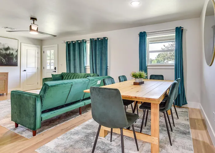 12 Mi To Bok Center: Pet-friendly W/ Yard!