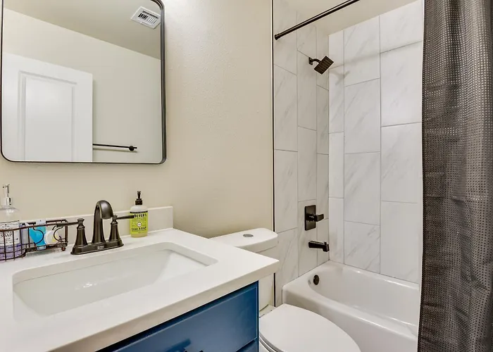 Holiday home 12 Mi To Bok Center: Pet-friendly W/ Yard!