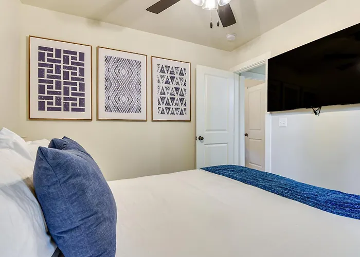 12 Mi To Bok Center: Pet-friendly W/ Yard! Holiday home Tulsa