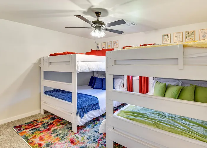 12 Mi To Bok Center: Pet-friendly W/ Yard!