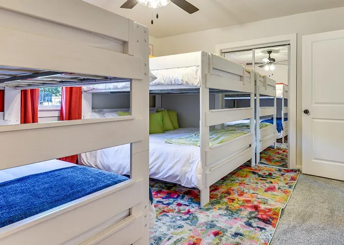 Holiday home 12 Mi To Bok Center: Pet-friendly W/ Yard!