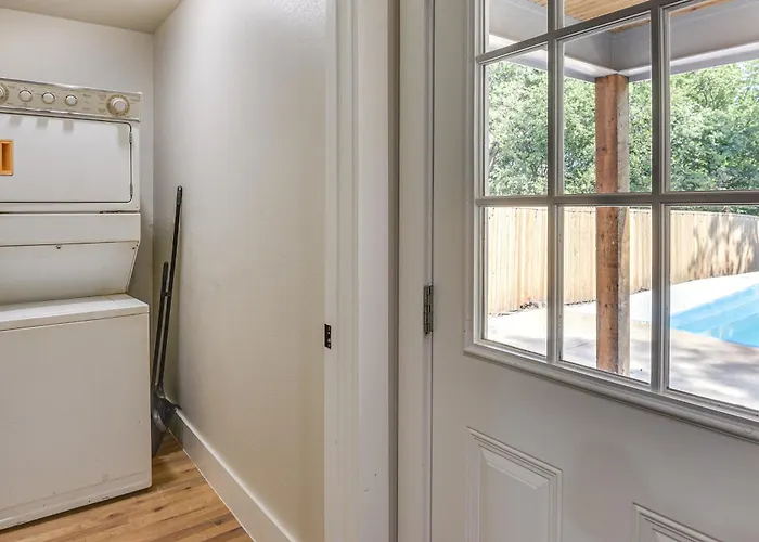 12 Mi To Bok Center: Pet-friendly W/ Yard! *