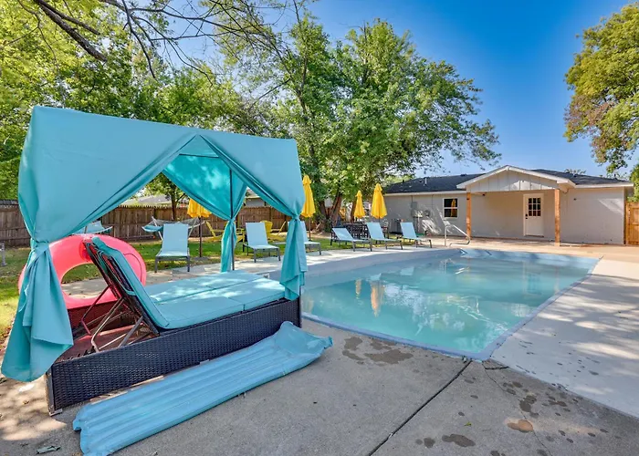 Holiday home 12 Mi To Bok Center: Pet-friendly W/ Yard! *