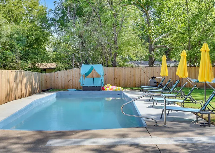 Holiday home 12 Mi To Bok Center: Pet-friendly W/ Yard! *