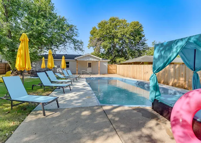 12 Mi To Bok Center: Pet-friendly W/ Yard! Holiday home Tulsa