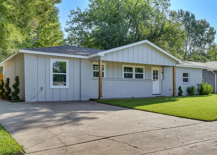 12 Mi To Bok Center: Pet-friendly W/ Yard! *