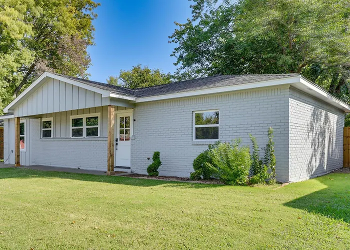 Holiday home 12 Mi To Bok Center: Pet-friendly W/ Yard!