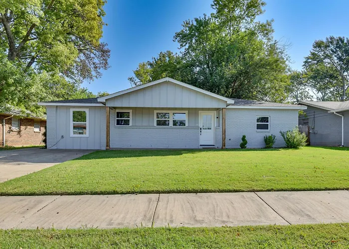 12 Mi To Bok Center: Pet-friendly W/ Yard! *